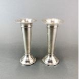 A pair of Edwardian hallmarked silver vases (Birmingham c.1910), H. 18cm.