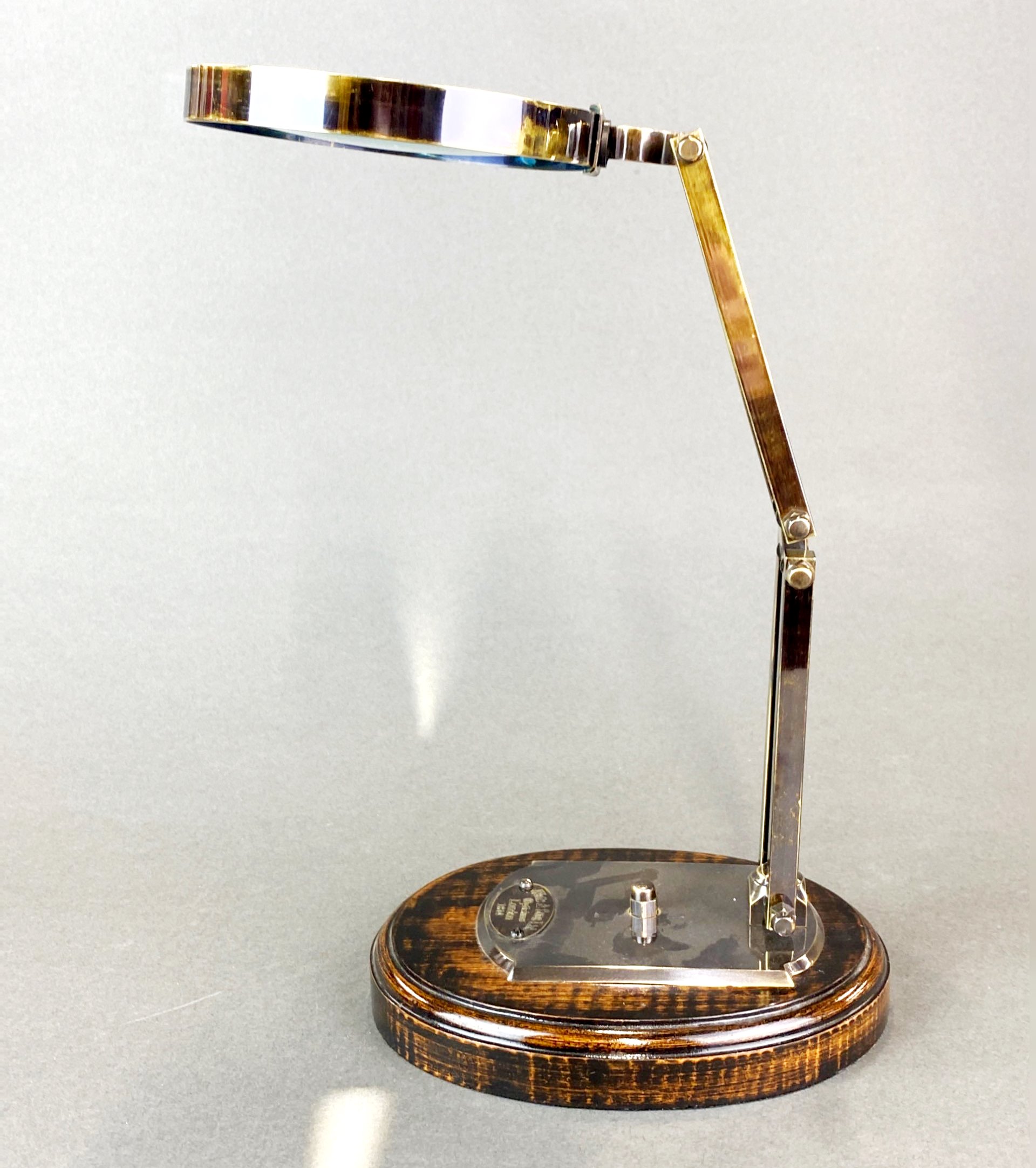 A desk magnifying glass. - Image 2 of 4