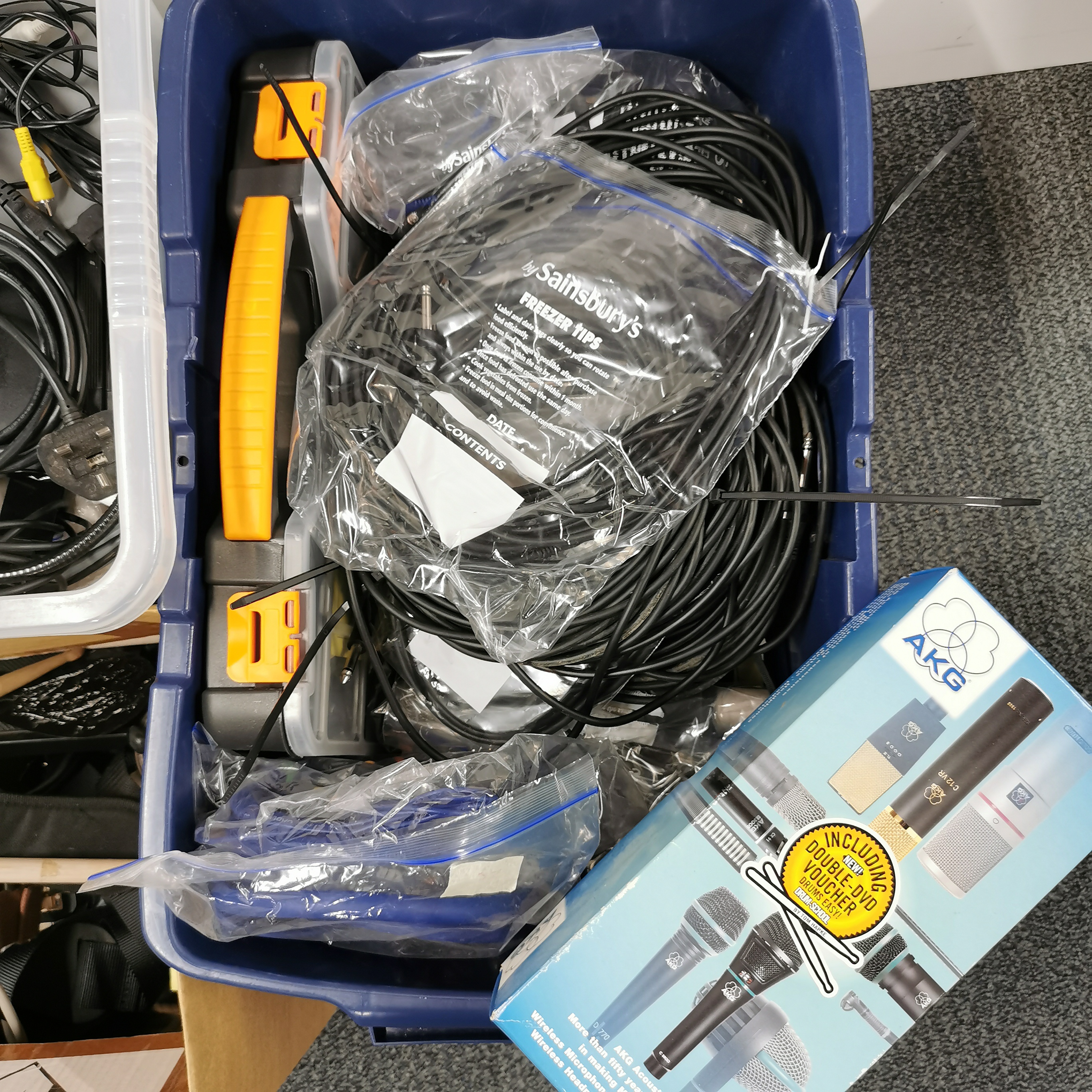 An extensive quantity of Hi-Fi cables, speakers, guitar related items, etc. - Image 3 of 4