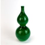 A Chinese green glazed porcelain gourd vase, H. 18.5cm.