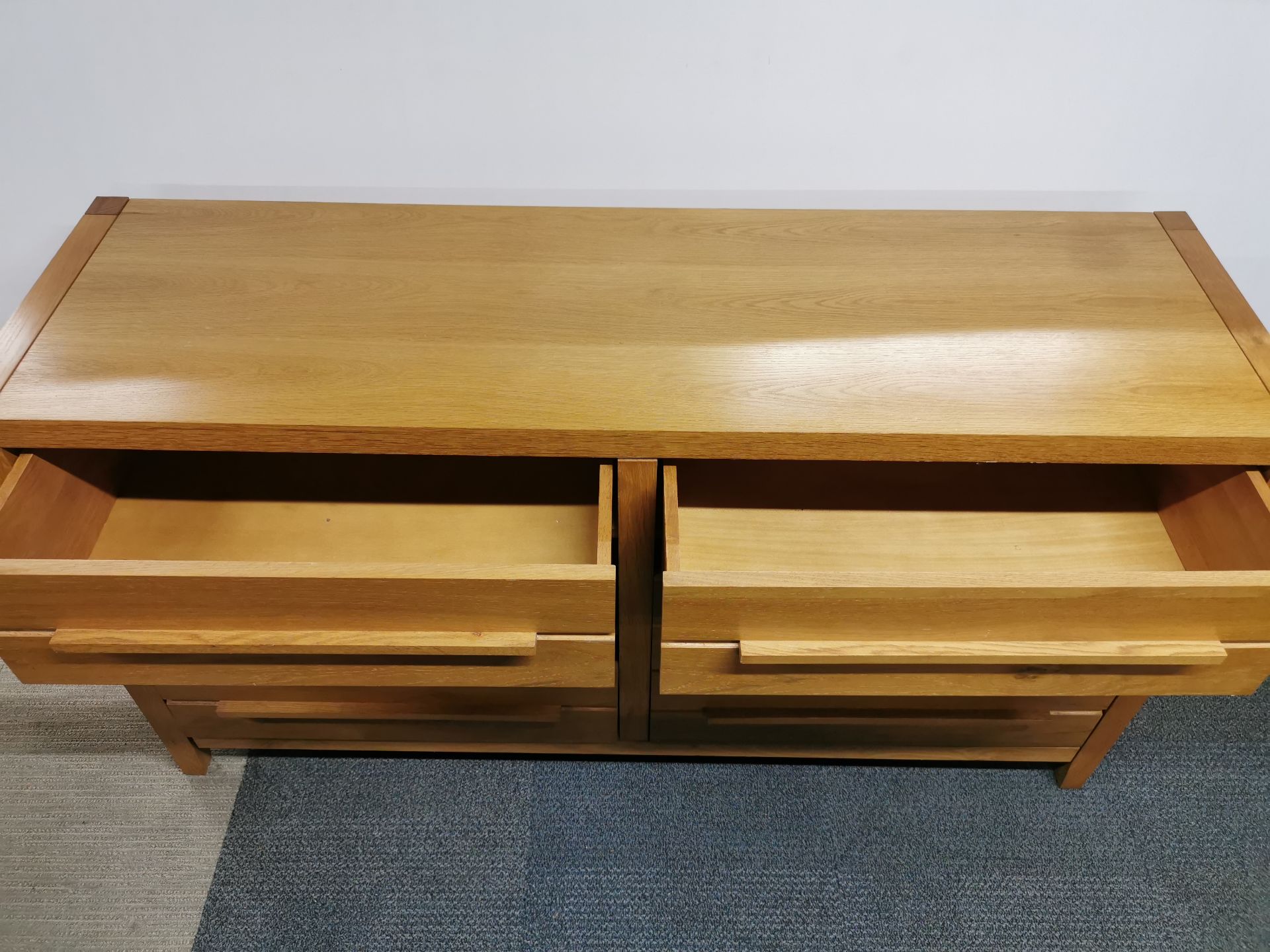 A heavy, light oak six drawer sideboard, 153 x 85 x 45cm. - Image 3 of 3