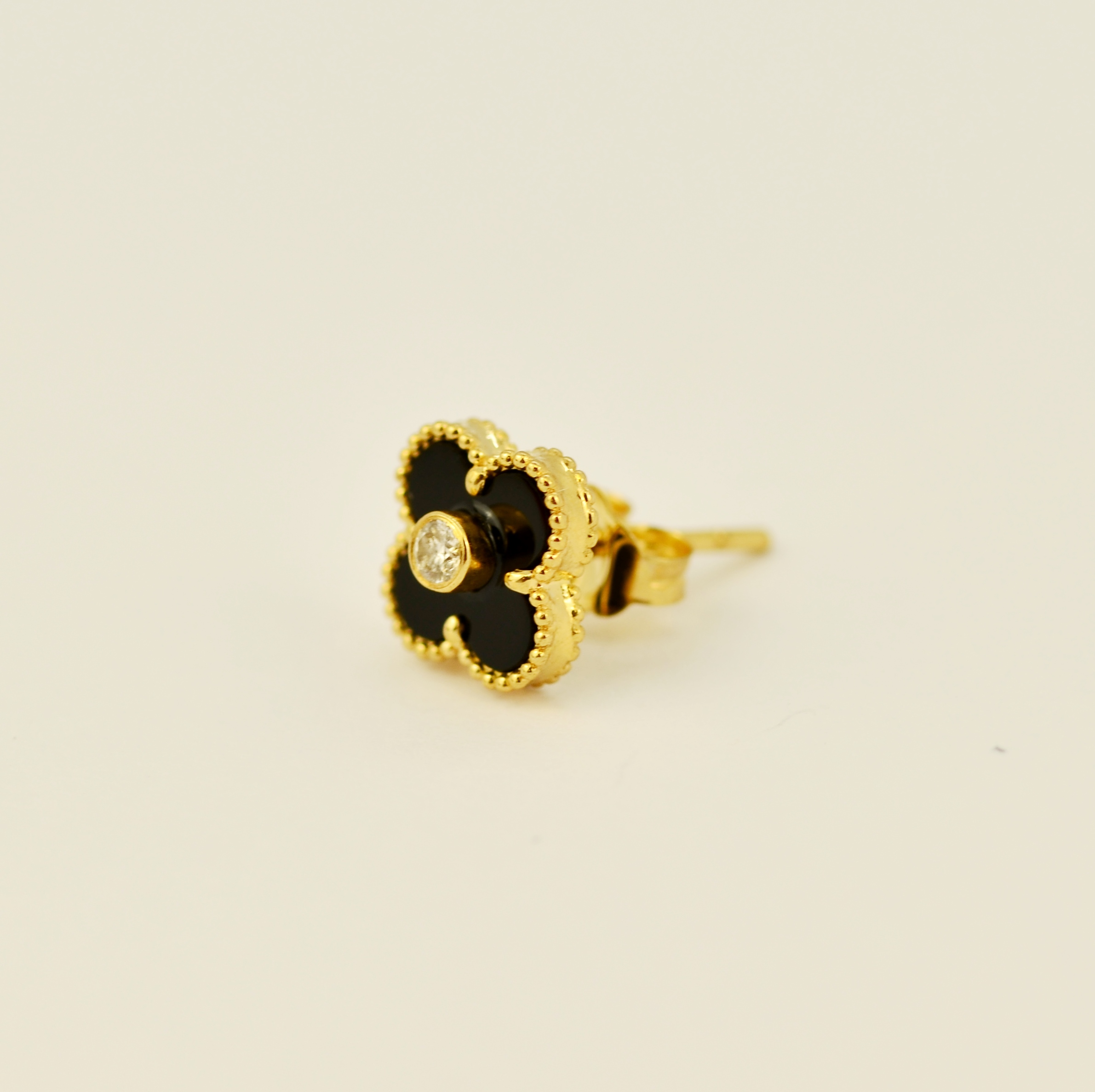 A similar pair of 18ct yellow gold (marked 18K) onyx stud earrings each set with a brilliant cut - Image 4 of 4