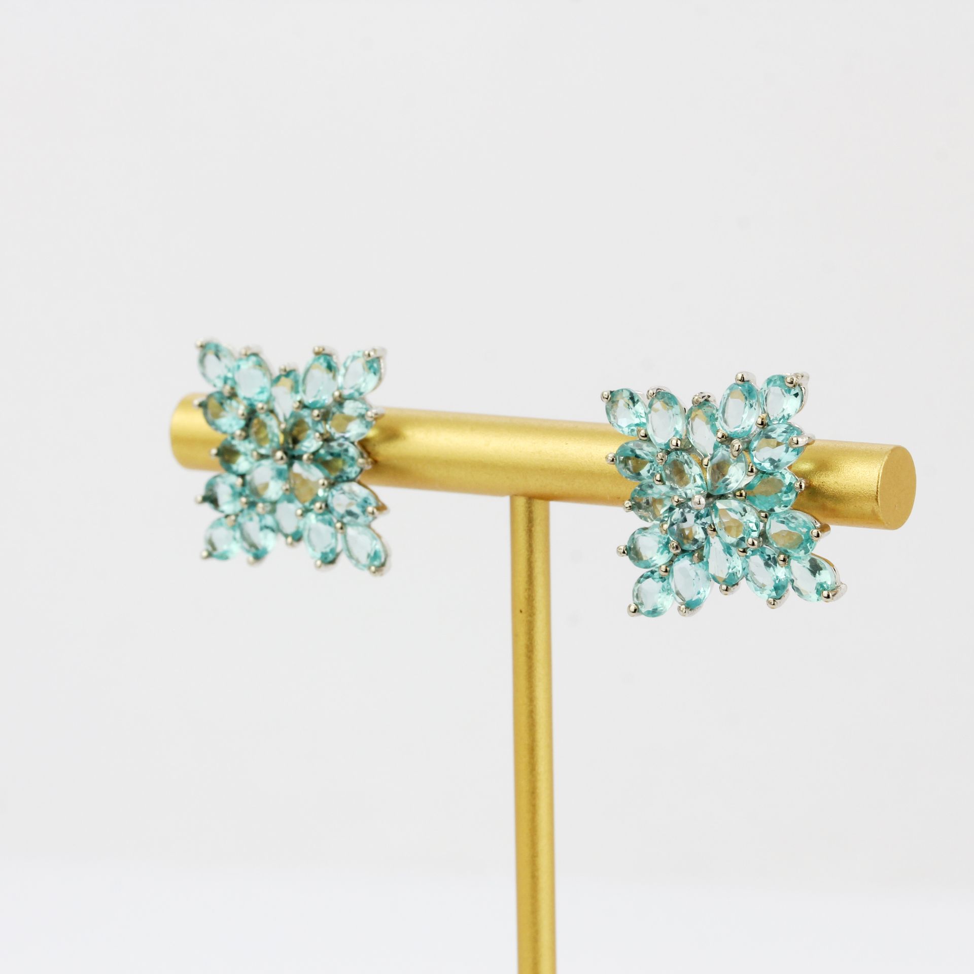A pair of 9ct white gold cluster earrings set with oval cut apatite's, L. 2.1cm. - Image 2 of 3