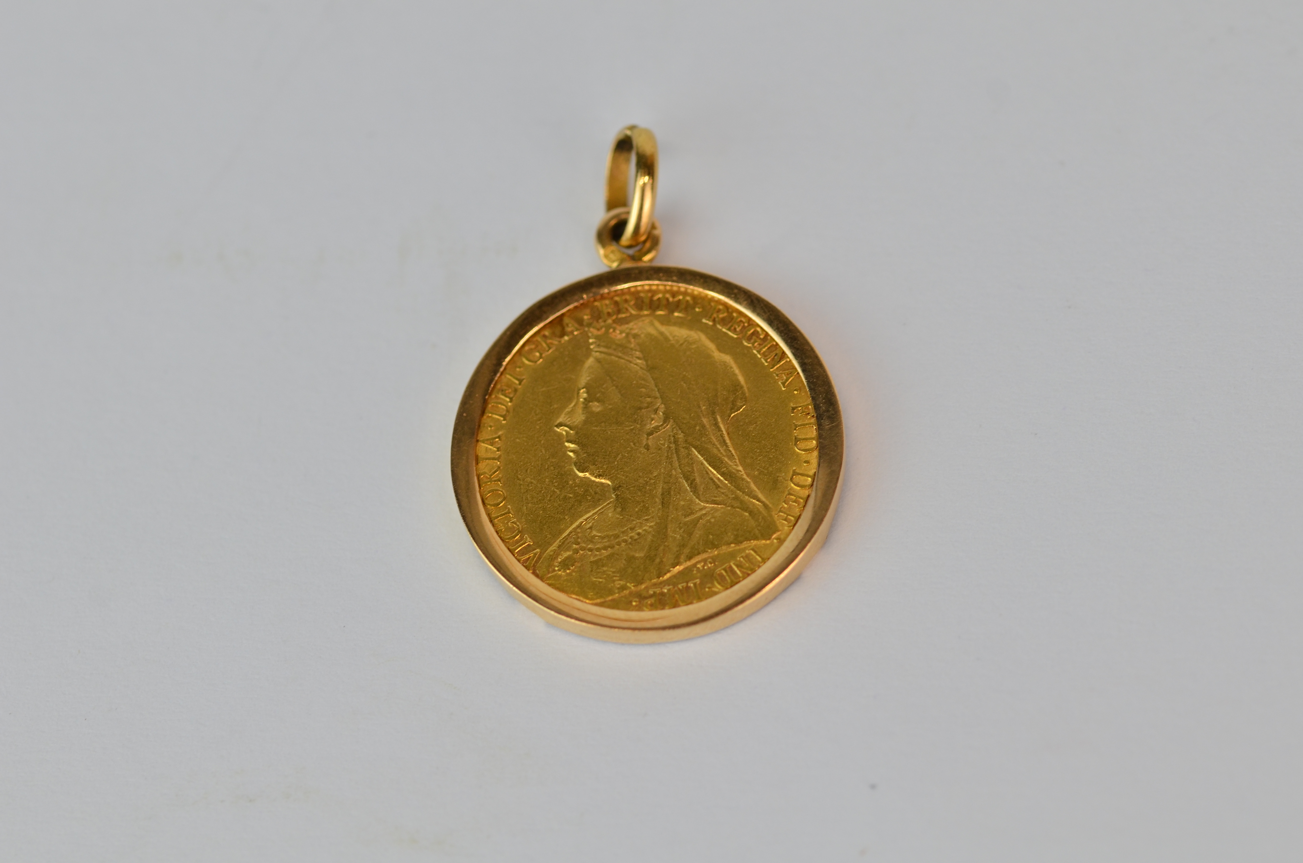 An 1899 full sovereign in a 9ct gold mount.