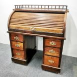 A 20th C oak kneehole, roll top writing desk, with pull out interior. H. 105cm, W. 88cm.