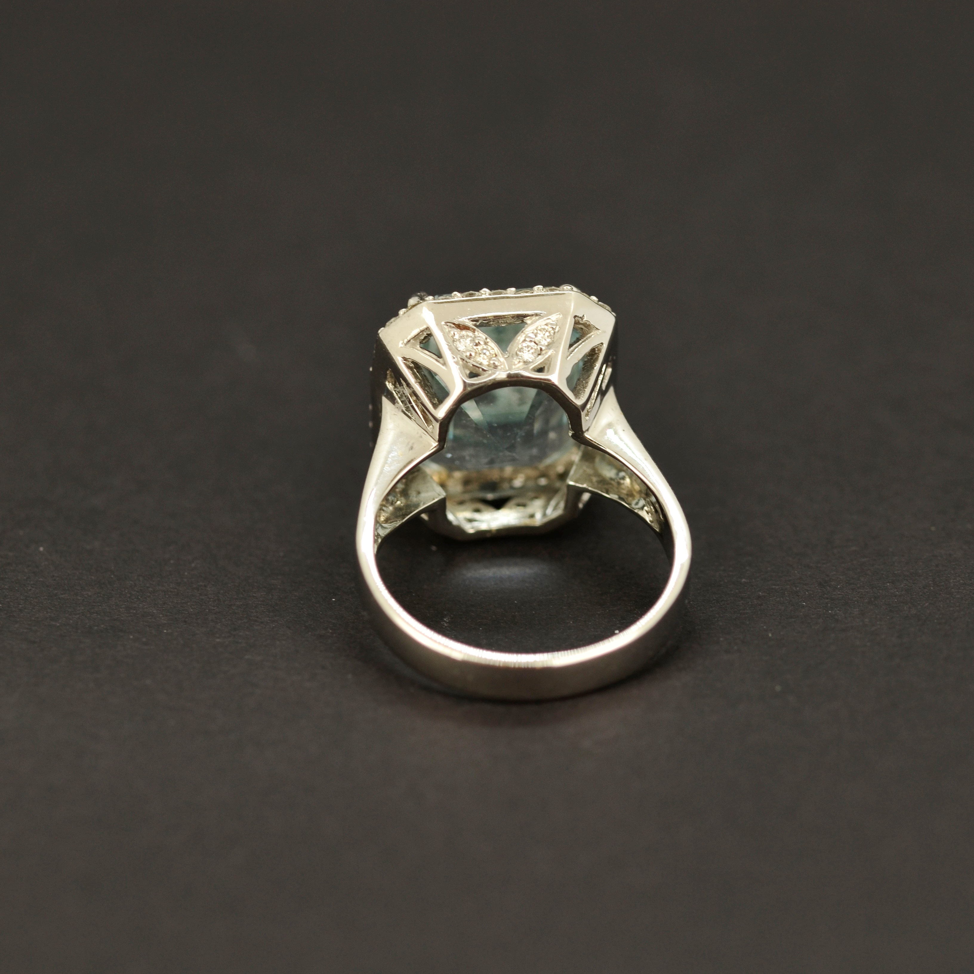 An 18ct white gold ring set with a large emerald cut aquamarine, approx. 8.63ct, 1.5 x 1cm, - Image 3 of 5