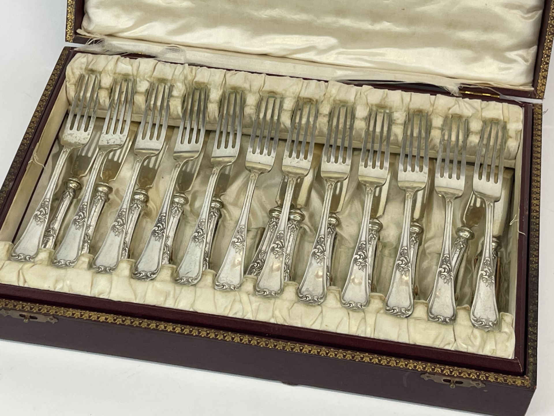 A cased set of German .800 silver fruit knives and forks by Lazarus Posen (1870 - 1930), - Image 3 of 5