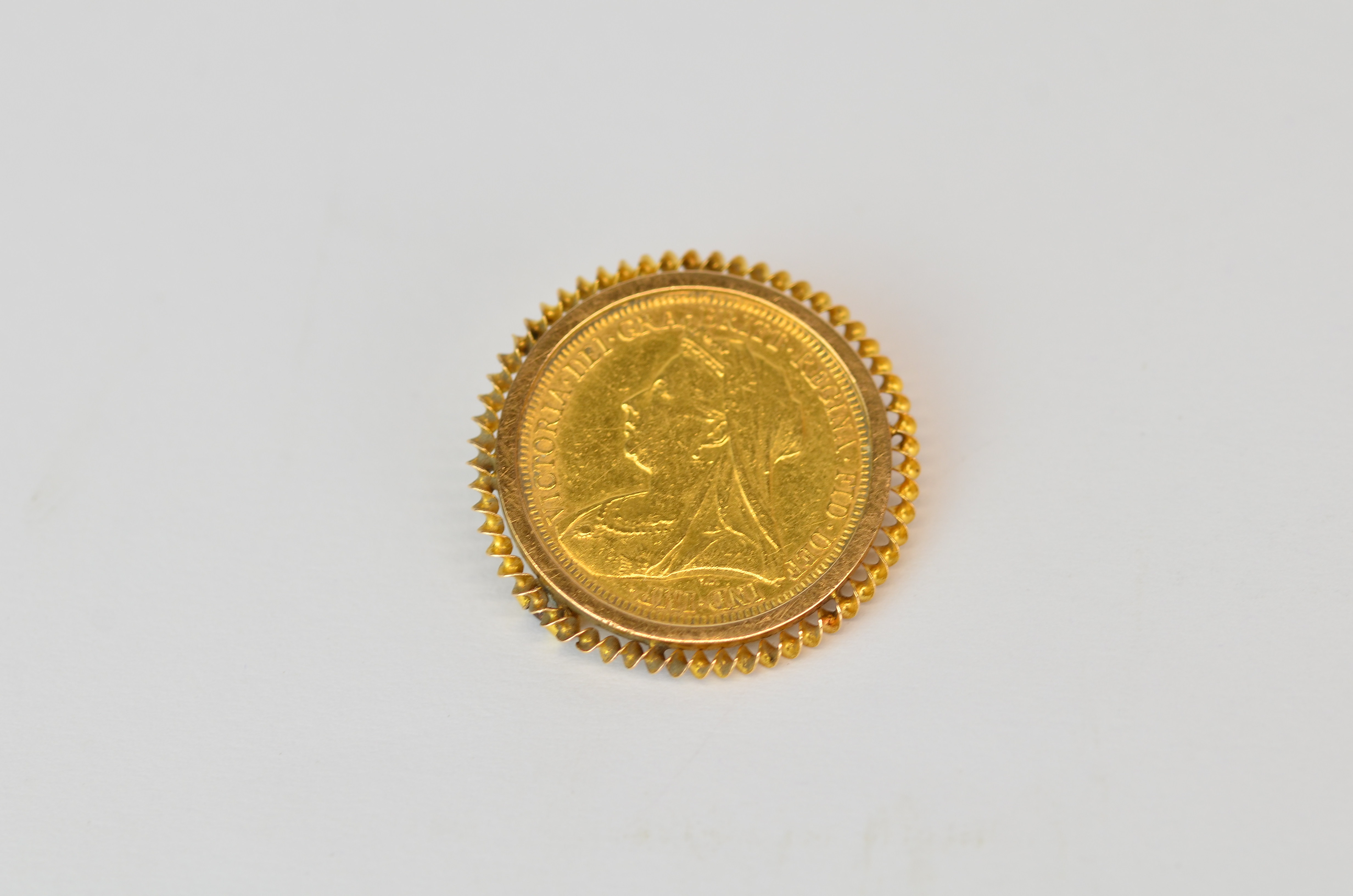 An 1894 full sovereign in a 9ct gold brooch mount, missing bar. - Image 2 of 3