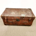 A vintage luggage trunk, 85 x 47 x 36cm.