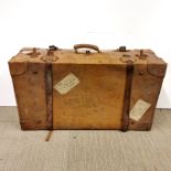 A vintage luggage trunk, 76 x 44 x 25cm.