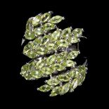 A 925 silver ring set with marquise cut peridots, (N.5).