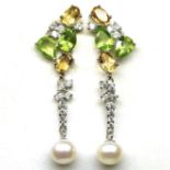 A pair of gold on 925 silver drop earrings set with oval cut peridots, citrines and pearls, L. 4.
