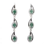 A pair of 925 silver drop earrings set with oval cut emeralds and white stones, L. 5cm.