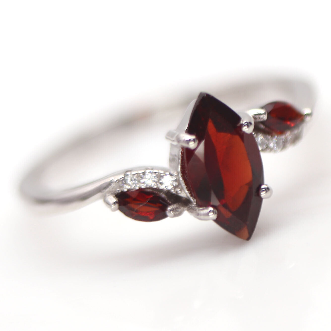 A 925 silver ring set with marquise cut garnet and white stones, (N.5). - Image 2 of 3
