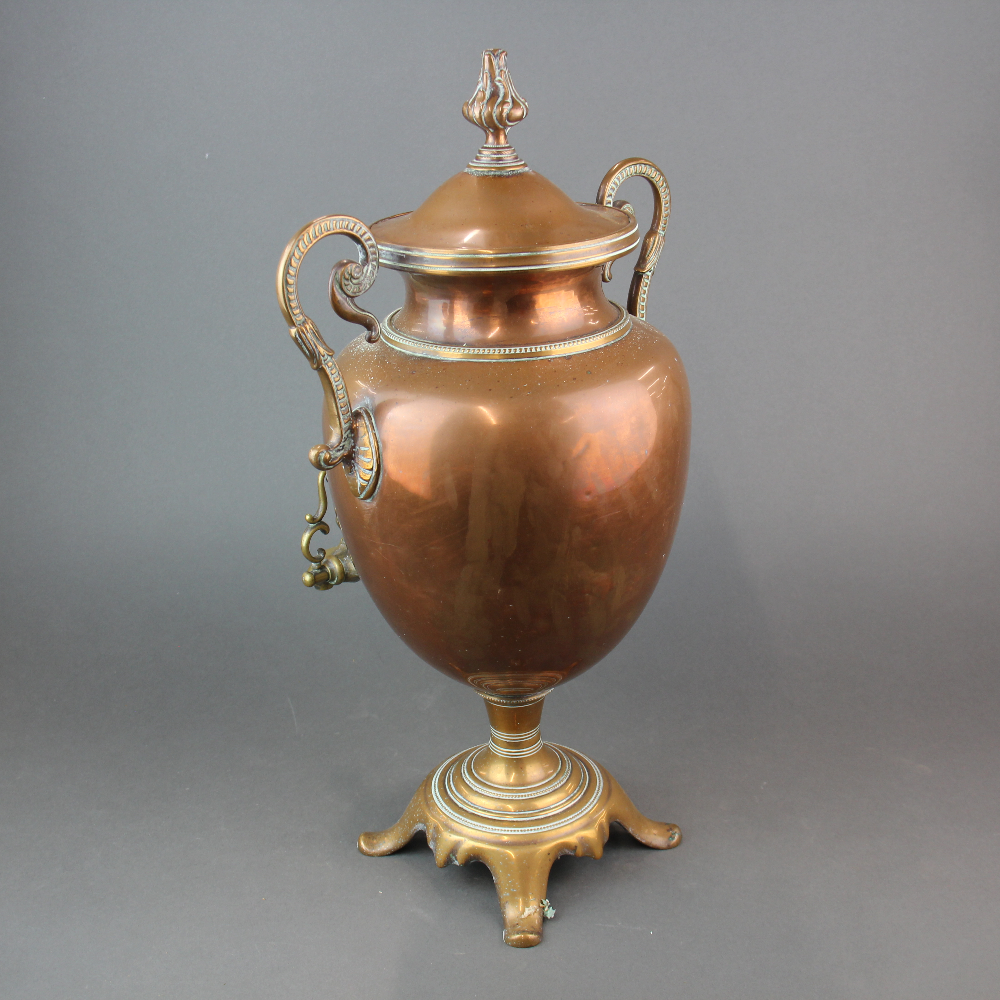 A 19th century copper and brass samovar, H. 51cm. - Image 3 of 3