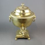 An elegant 19th century brass samovar, dia. 28cm, H. 41cm.