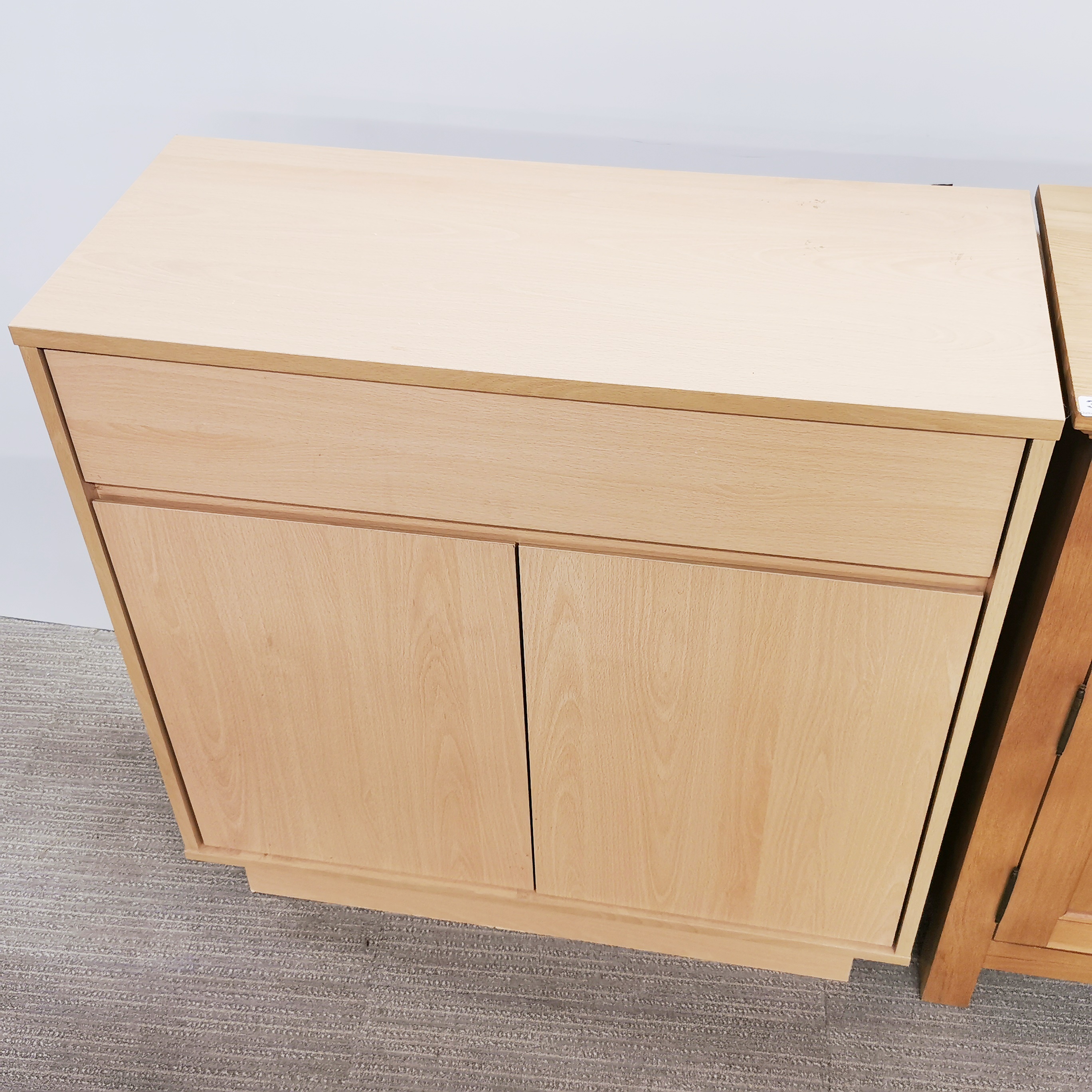 A modern light oak cabinet together with an oak effect single drawer cabinet, largest 80 x 80 x - Image 3 of 3