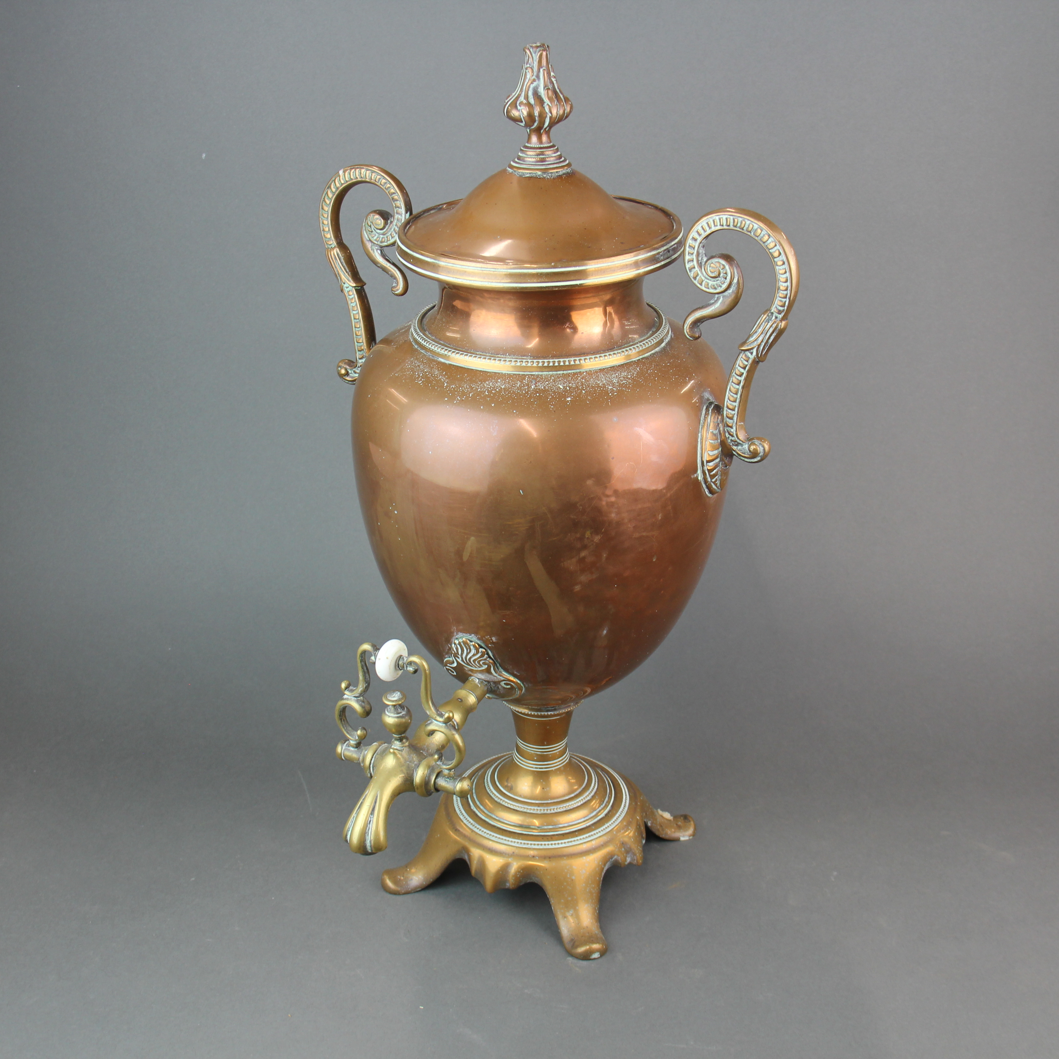 A 19th century copper and brass samovar, H. 51cm.