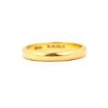 A hallmarked 22ct yellow gold wedding band, (N.5).