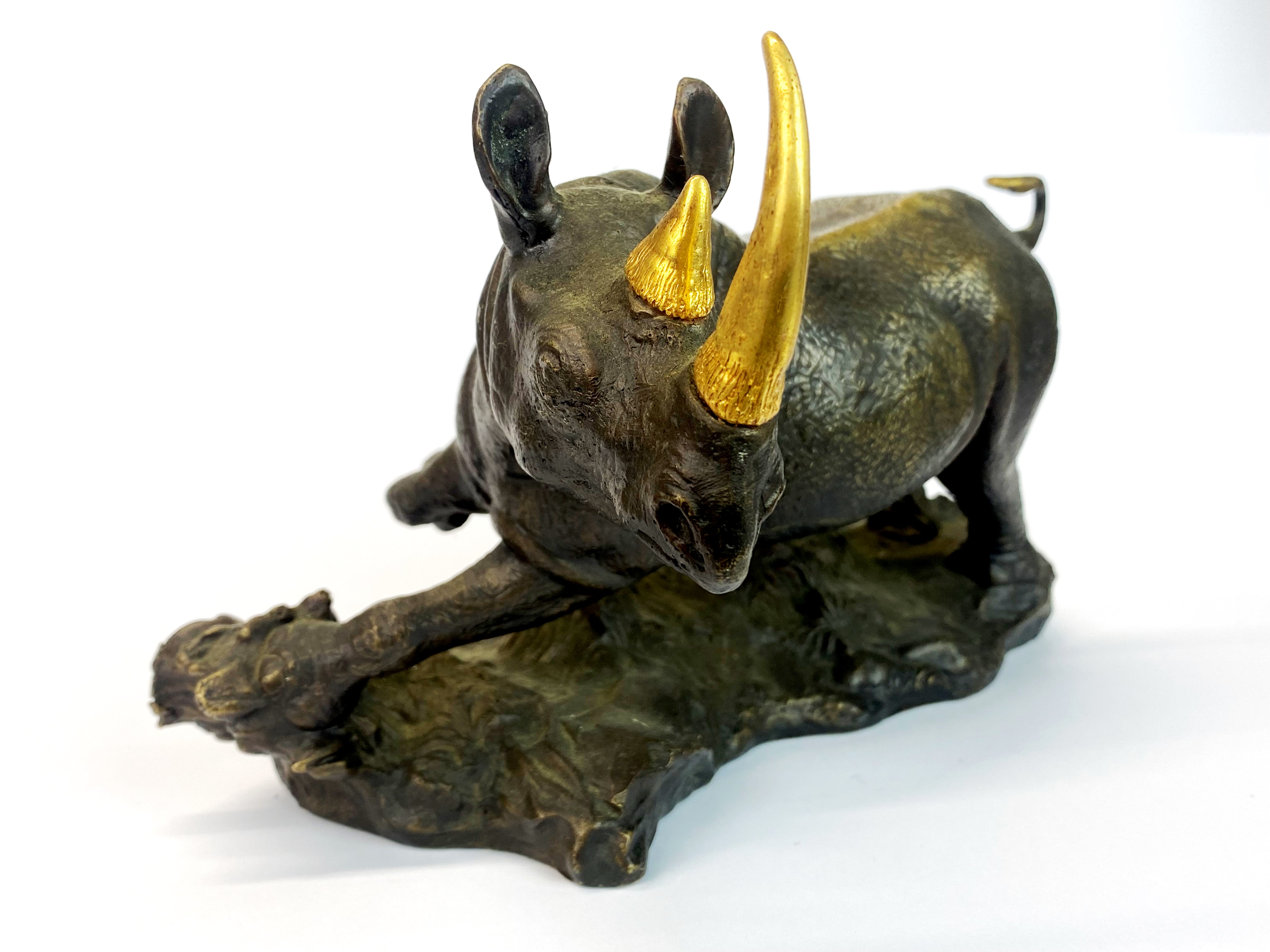 A Franklin Mint 'Thunder on the Plains' bronze figure of a rhino, H. 16cm. L. 28cm. - Bild 4 aus 4