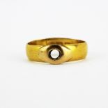 A hallmarked 22ct yellow gold ring shank, A/F.