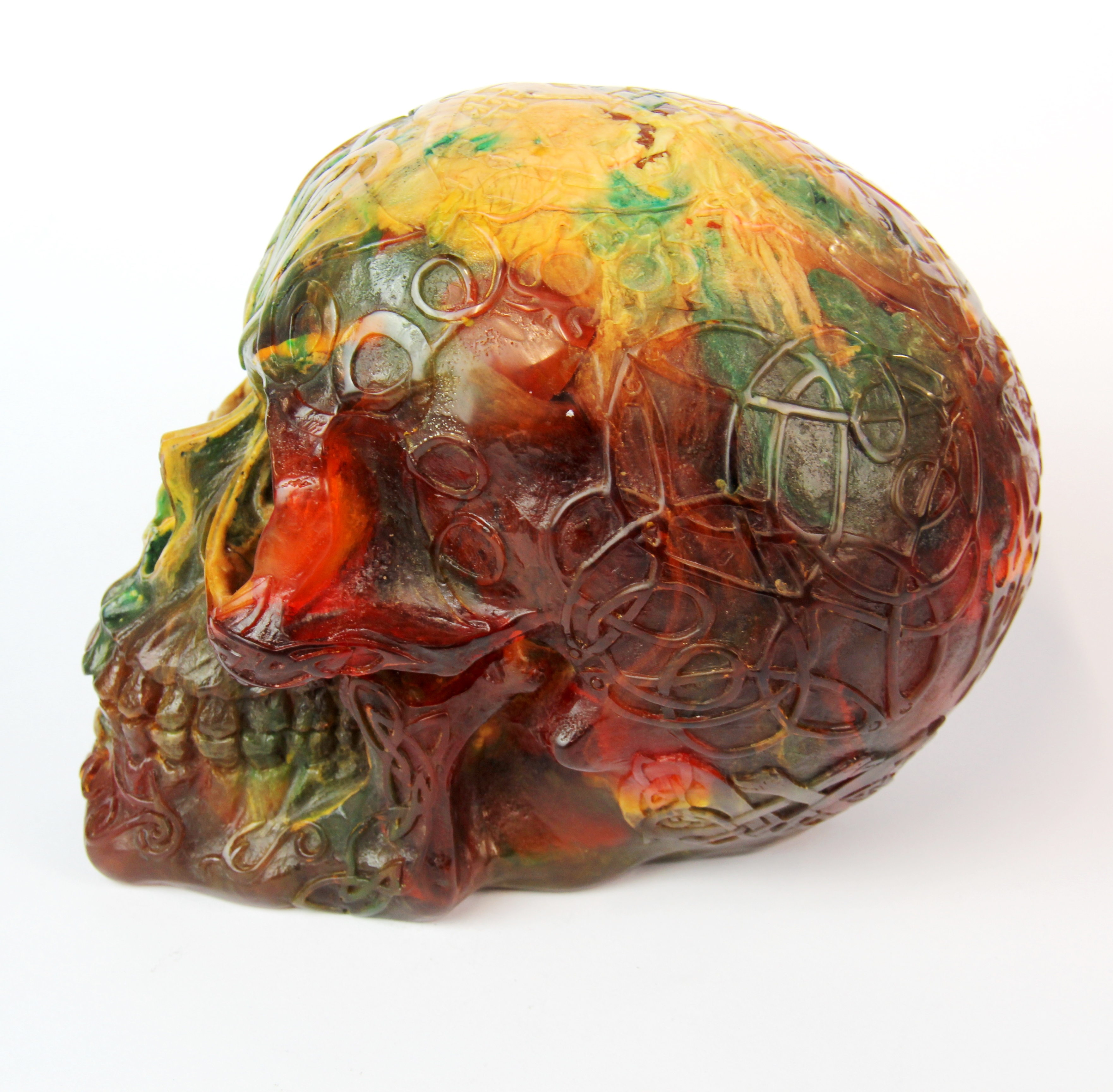 A cast resin skull incorporating various other elements, H. 14cm. - Bild 2 aus 3