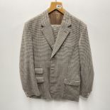 A gent's tailor made woollen checked suit, shoulder W. 49cm, waist size 88cm.