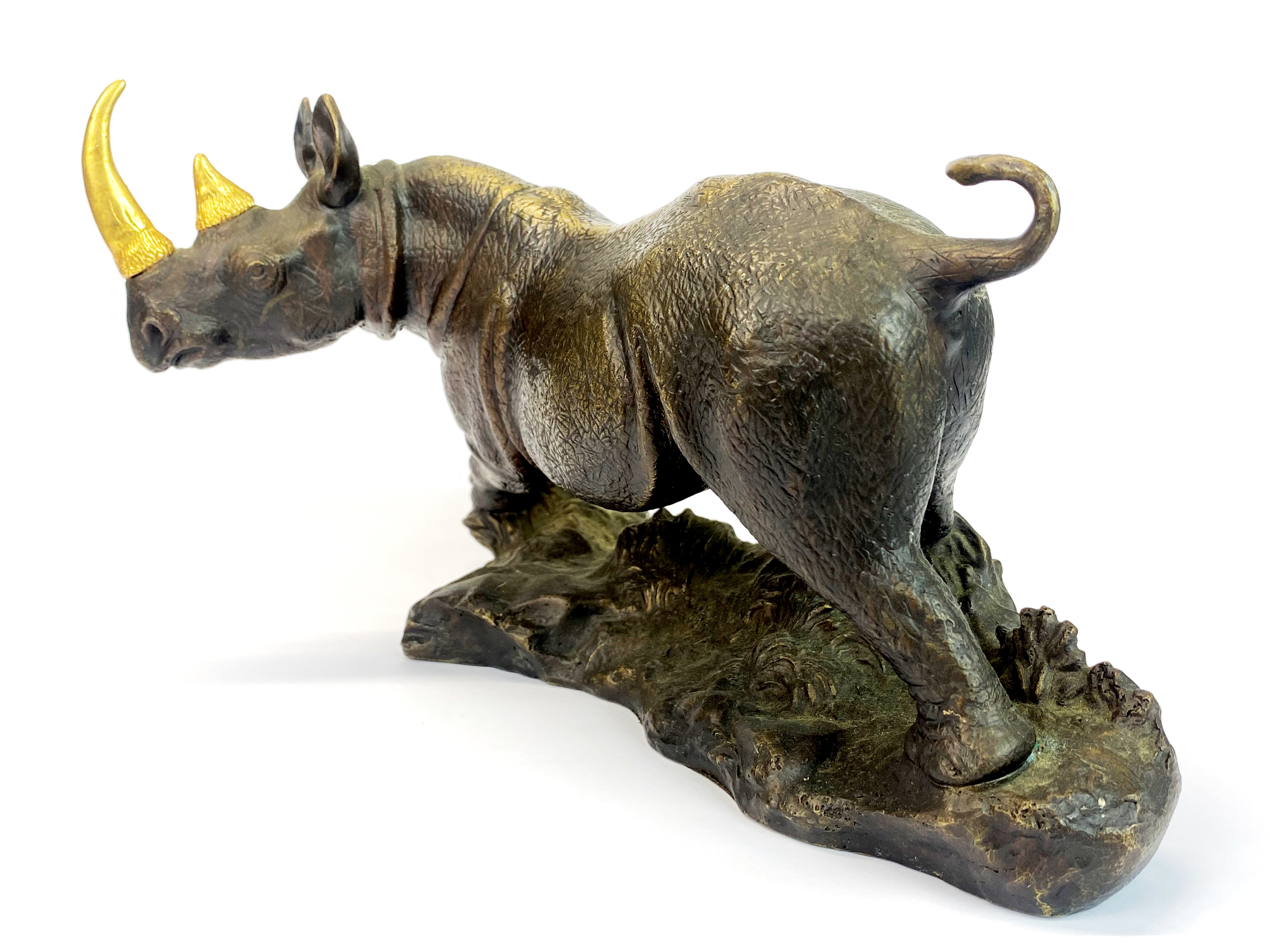 A Franklin Mint 'Thunder on the Plains' bronze figure of a rhino, H. 16cm. L. 28cm. - Bild 2 aus 4