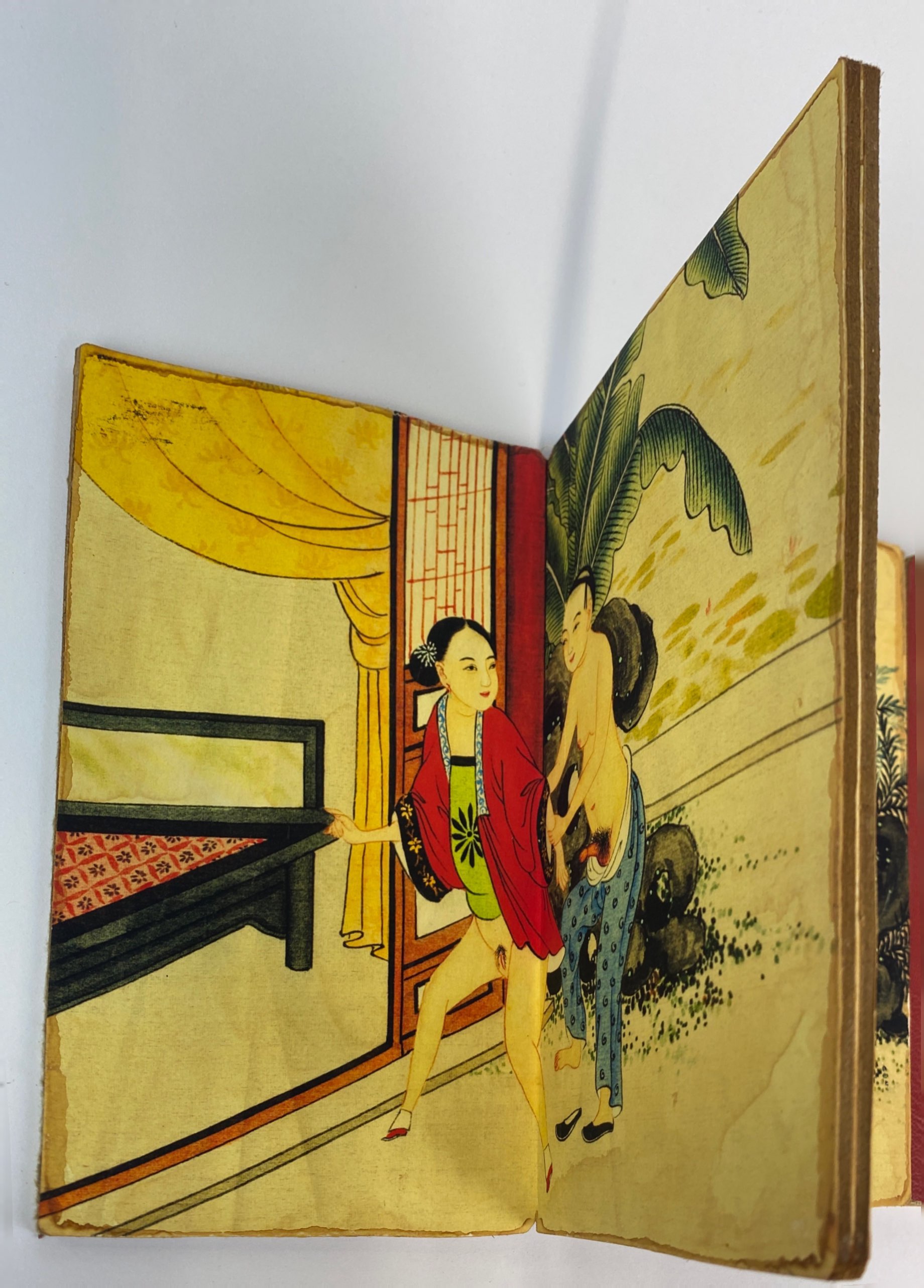 A Chinese folding book of erotic pictures, 12 x 18.5 x 3cm. - Bild 3 aus 5