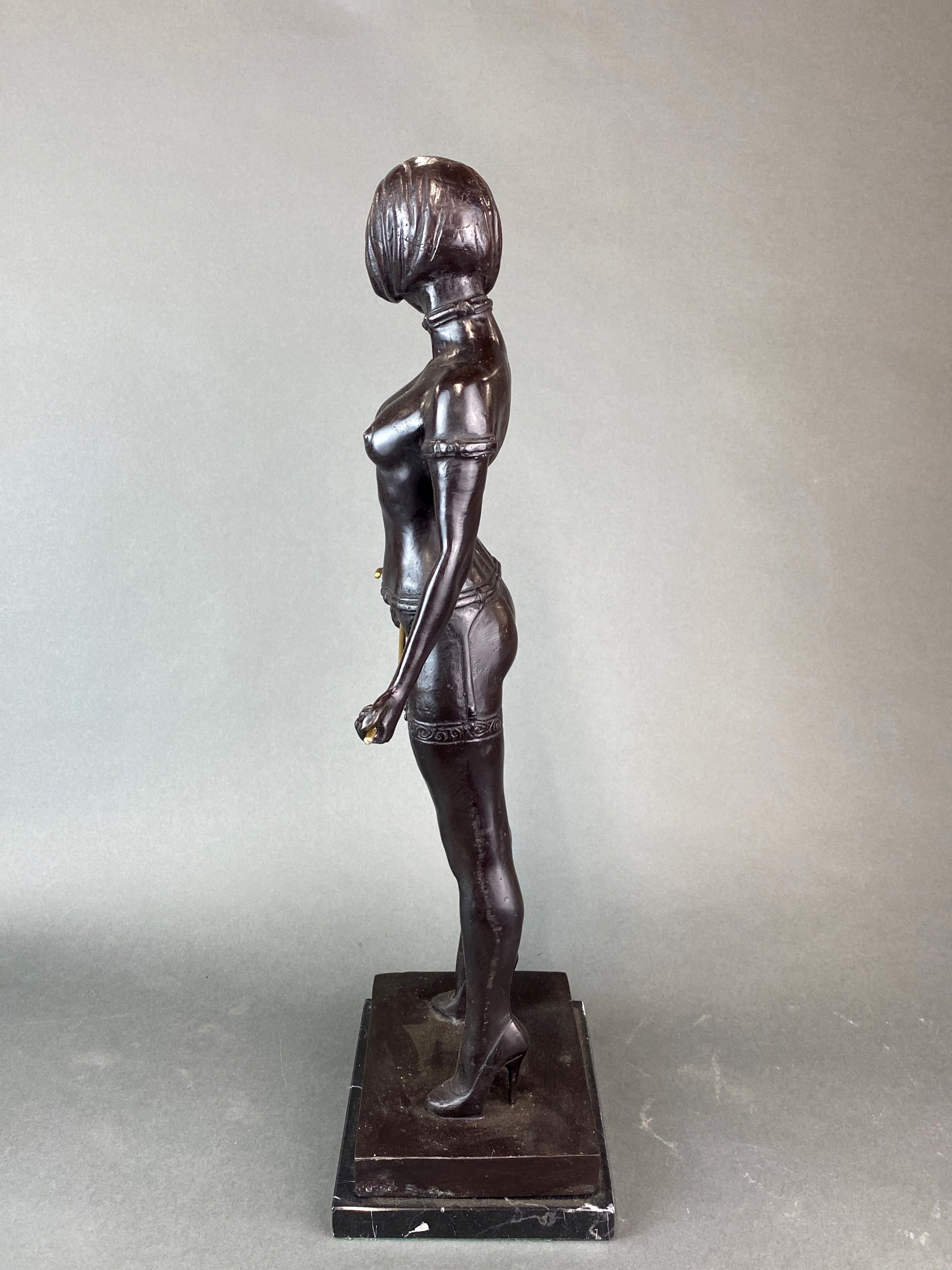 A large bronze figure of Miss Whiplash with a black marble base, H. 56cm. - Bild 2 aus 3