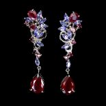 A pair of 925 silver drop earrings set with rubies and tanzanites, L. 4.3cm.