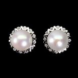 A pair of 925 silver earrings set with cultured pearls, Dia. 1,2cm.