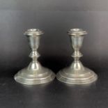 A pair of sterling silver candlesticks, H. 11cm.