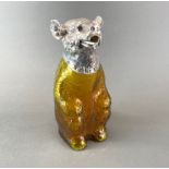 A silver plate and amber glass wine jug in the form of a seated bear, H. 21.5 cm.