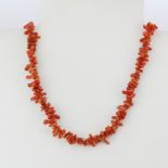A coral necklace with a 14ct gold clasp (marked 14K), L. 50cm.
