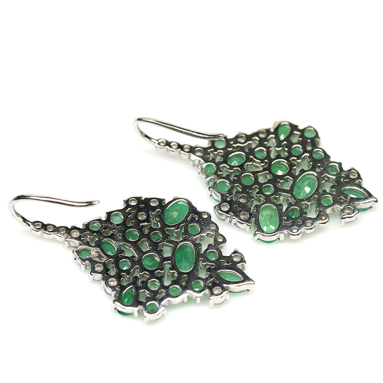 A pair of 925 silver drop earrings set with emeralds and white stones, L. 3.7cm. - Image 3 of 3