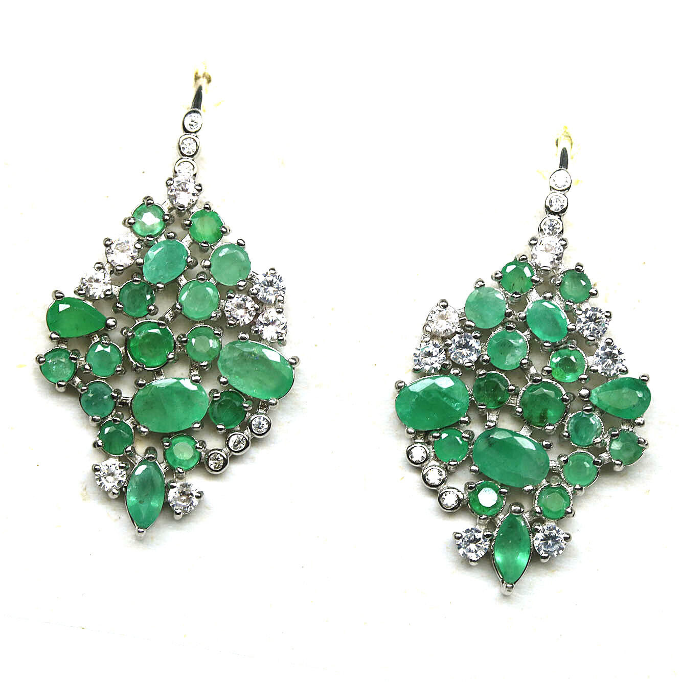 A pair of 925 silver drop earrings set with emeralds and white stones, L. 3.7cm. - Image 2 of 3