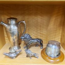 An Edwardian silver plate and horse hoof inkwell together with a silverplated water jug, oil lamp
