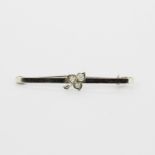 A hallmarked 9ct white gold diamond set brooch, L. 4.5cm.