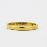 A hallmarked 22ct yellow gold wedding band, (N).