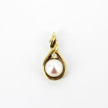 A hallmarked 9ct yellow gold pendant set with a cultured pearl and a diamond, L. 1.8cm.