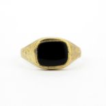 A hallmarked 9ct yellow gold and onyx signet ring, (R ).