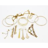 A group of 9ct gold and yellow metal jewellery items including a 9ct yellow gold Sovereign watch set