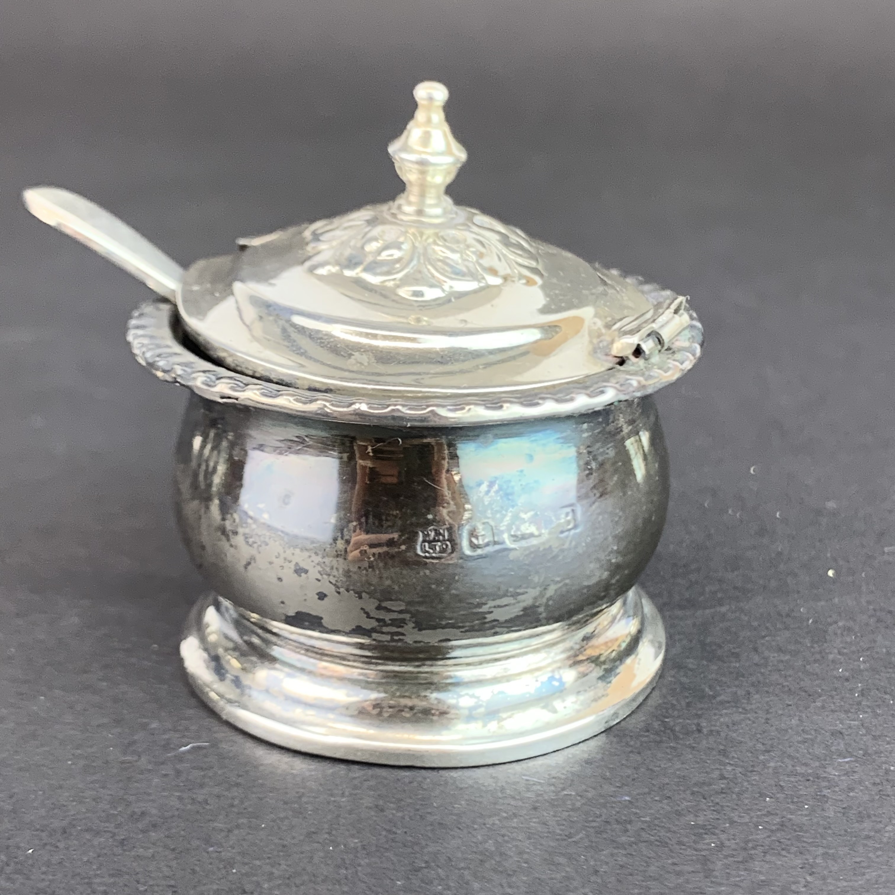 Five hallmarked silver cruet items, one with detached lid requiring small pin. - Image 3 of 3