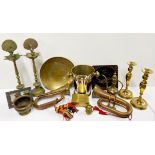 A box of mixed good brassware etc.