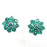 A pair of 925 silver cluster earrings set with emeralds, Dia. 1.37cm.