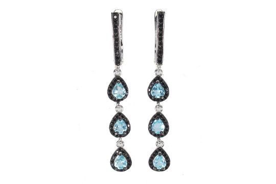 A pair of 925 silver drop earrings set with pear cut apatites and black spinels, L. 4.9cm. - Image 1 of 2