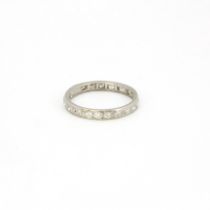 An antique white metal full eternity ring, set with twenty brilliant cut diamonds, approx. 1ct in