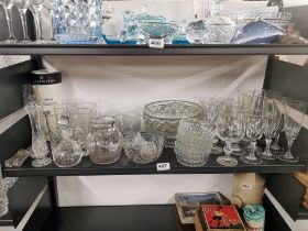 A quantity of mixed glassware.