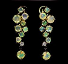 A pair of 925 silver drop earrings set with round cut opals, L. 3.2cm.